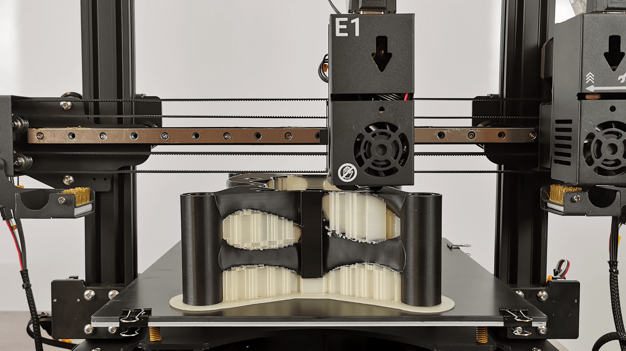 3d Druckteil mit Stützmaterial in Anwendung